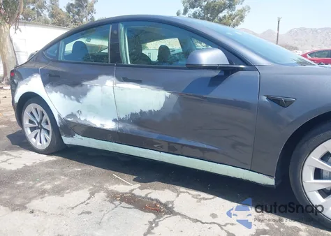 2022 Tesla Model 3 Rear-Wheel Drive из США, поврежденный, VIN 5YJ3E1EA9NF231025